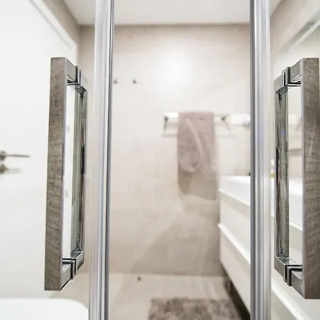 Amazing 3 Bedroom With Wifi And Views * 贝纳尔马德纳