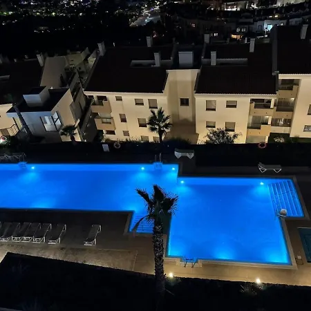 Amazing 3 Bedroom With Wifi And Views * 贝纳尔马德纳